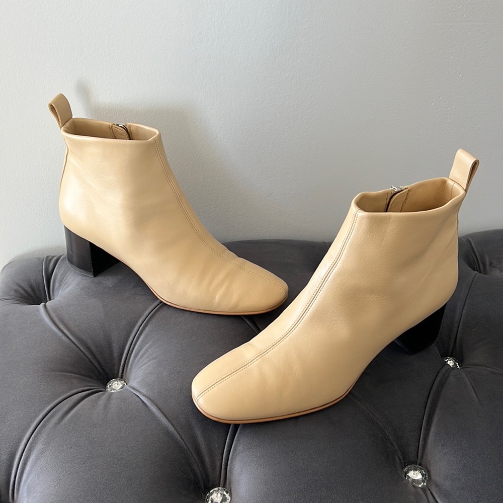 Everlane The Day Boot Size 8 100% Italian Leather Approx. 2” Heel Booties Shoes